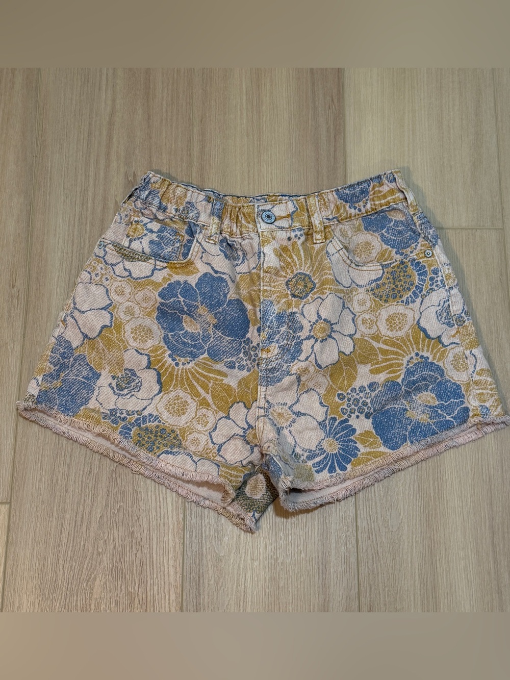 Pilcro Lara Ultra High-Rise Frayed Denim Shorts—Size XS